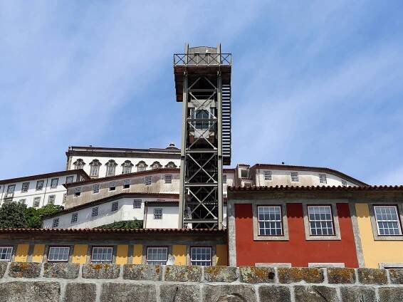 Take the Elevador da Lada