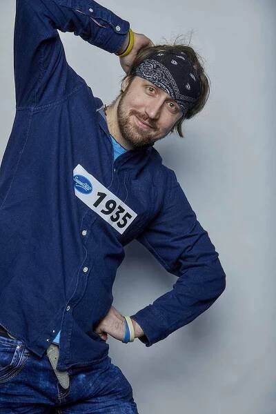 Jednatřicetiletý Pavel Dorotka se před nedávnem se přestěhoval do Českých Budějovic. Od svých pětadvaceti let si jde za svým snem. Chce být slavným hercem, protože věří, že je to jeho osud.