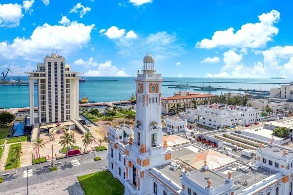 mexiko, panoramatický výhled na městský přístav veracruz s kontejnerovými loděmi, tankery a nosiči automobilů - mexico city - stock snímky, obrázky a fotky