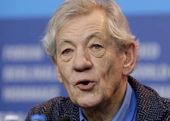 Ian McKellen spadol z javiska počas predstavenia, očakáva sa však jeho plné zotavenie