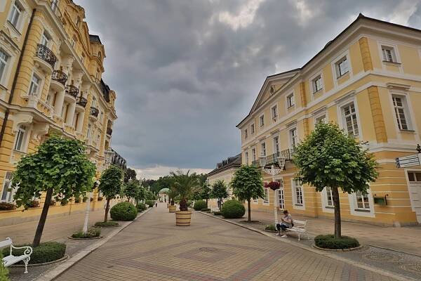 Františkovy Lázně opravují dlouhodobě zanedbaný pavilon Františkova pramene