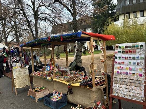 Podívejte se: Jak vypadají letošní Vánoční trhy na poděbradské kolonádě