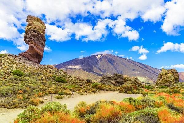 Teide volcano and Roques de Garcia rock formations in Teide National Park.