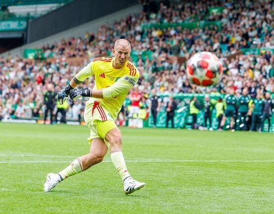06.09.2025 Celtic Legends v Manchester United Legends, Charity Match .............................. Joe Hart blasts his penalty over in shoot out