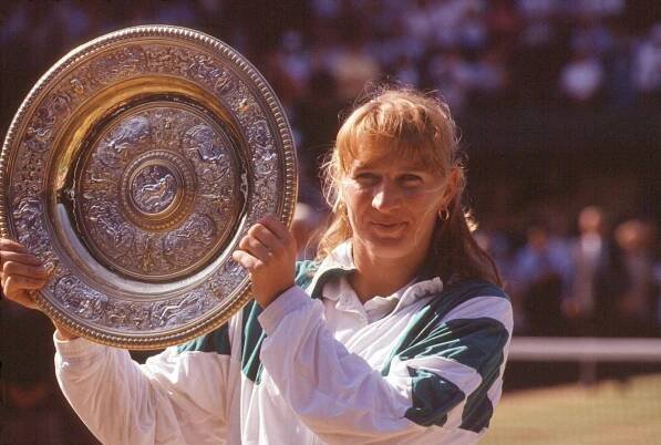 Poznáváte Steffi Graf (54) a Andre Agassiho (53)? Tenisové legendy jsou manželi už 22 let. A Steffi zkrásněla