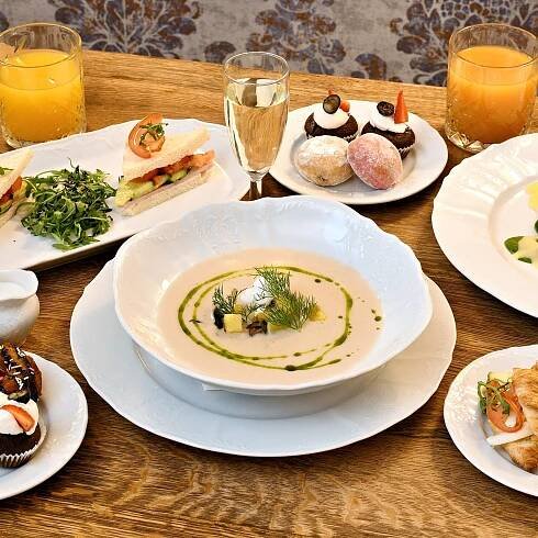 Čaj o páté či nedělní brunch v Chateau Ctěnice pro dva
