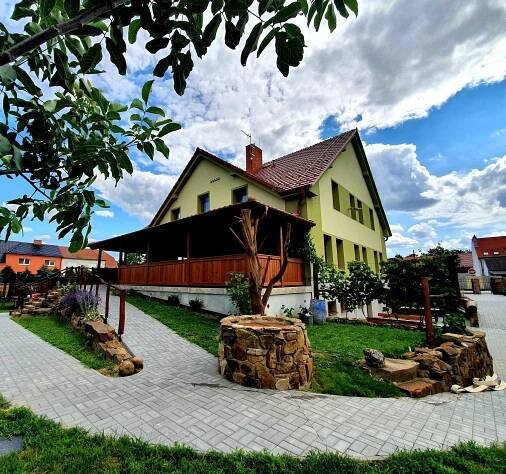 Penzion Stařa foto ze zahrady - ubytování Svatobořice - Mistřín - zvětšit