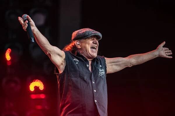 Prohlédněte si fotoreportáž z monstrózního koncertu AC/DC v Praze! | Spark Rock Magazine