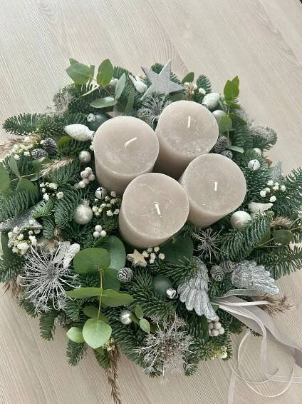 Velký adventní věnec z neopadavé jedle s eukalyptem :: Orchidejka shop