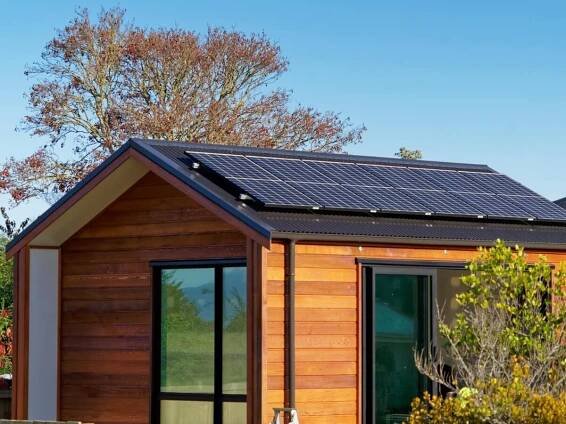 Jaký je rozdíl mezi on-grid, off-grid a hybridním fotovoltaickým systémem?