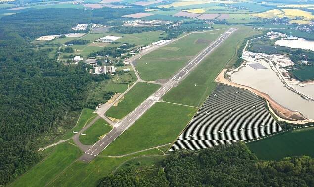 Soubor:Aerial image of the Leipzig-Altenburg airport.jpg – Wikipedie