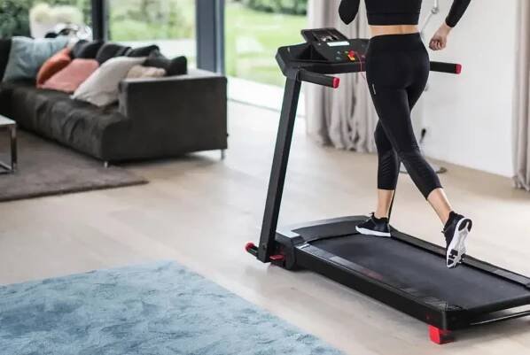 Uživatelská příručka k elektrickému skládacímu běžeckému trenažéru DOMYOS T540C