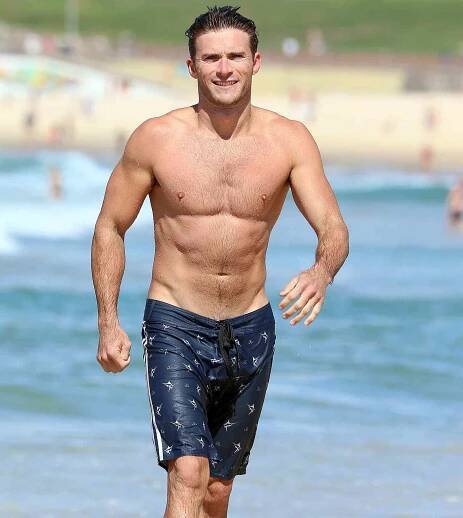 EXCLUSIVE: Scott Eastwood shows off his muscles at Bondi Beach