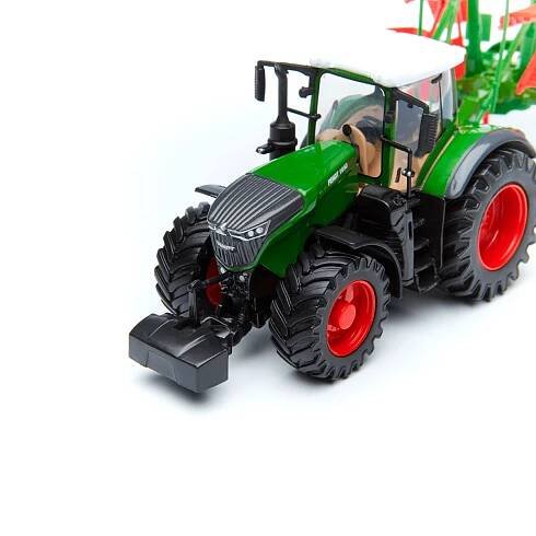Traktor FENDT 1050 s rotačnými hrabľami - OVISFARMA - Priateľ každého chovateľa