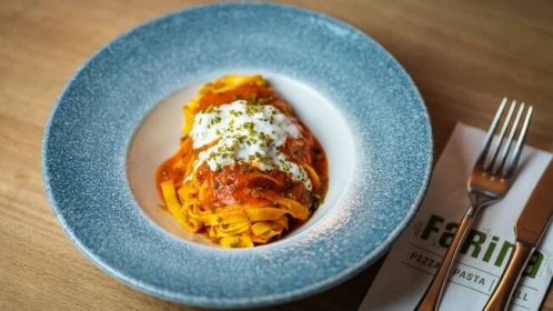 Tagliatelle al pomodoro e stracciatella aneb čerstvé těstoviny s rajčaty