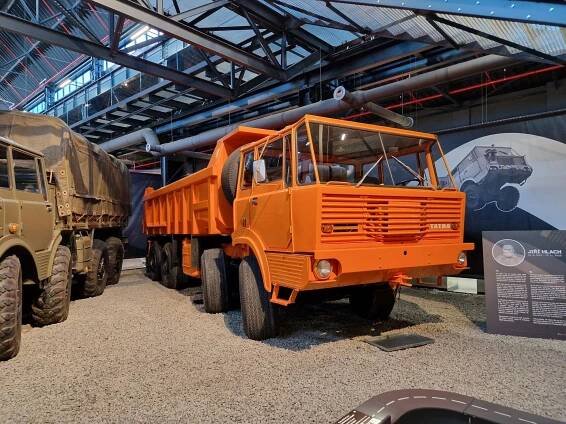 Moc lepších aut Tatra nevyrobila. T813 odtáhla socialistickou armádu i hospodářství