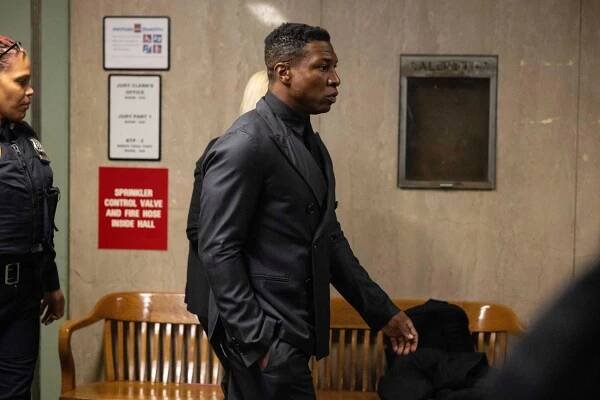 Majors Urged Ex-Girlfriend Not to Seek Aid After Head Wound, Jury Hears