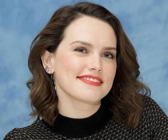 Daisy Ridley Biography - Facts, Childhood, Family Life & Achievements