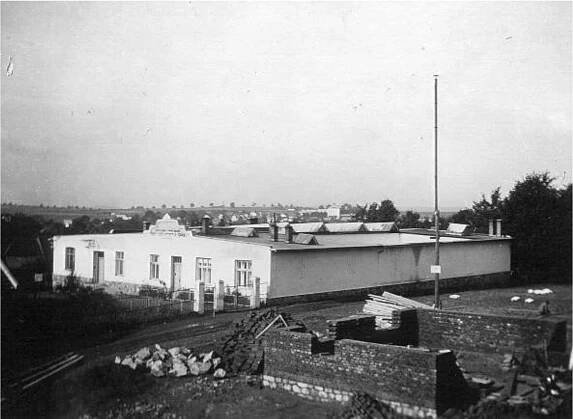 Továrna (1940)
