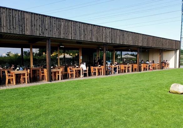 Restaurace & pivovar Spojovna - Mami kam?