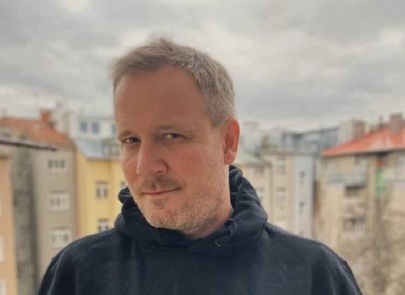 Dystopický román z budoucnosti, který děsí svou aktuálností