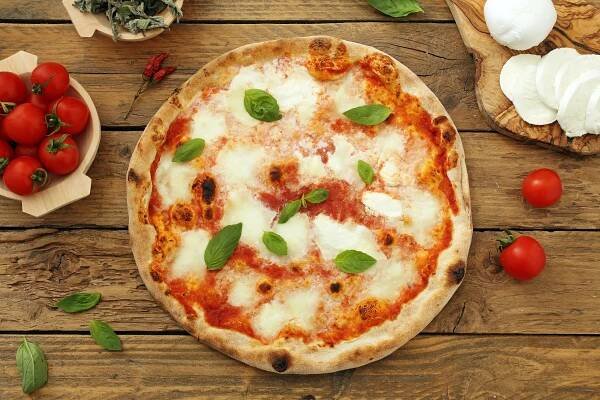 pizza s mozzarellou