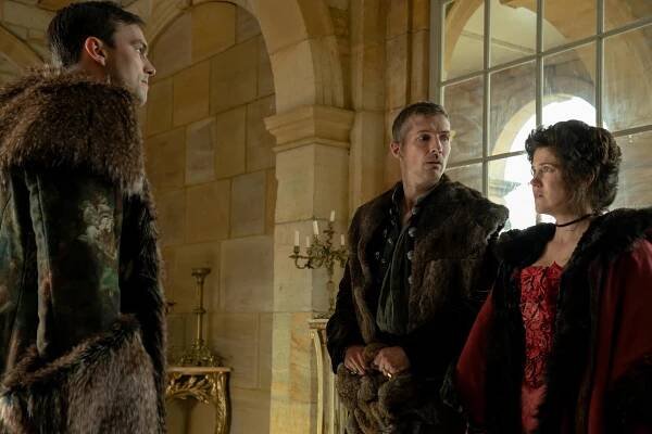 Nicholas Hoult, Gwilym Lee, Charity Wakefield - Veliká - Hlava jsem já - Z filmu