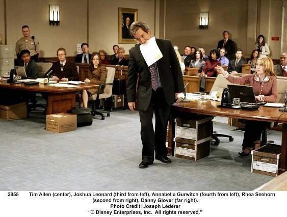 Danny Glover, Tim Allen, Annabelle Gurwitch, Joshua Leonard, and Rhea Seehorn in The Shaggy Dog (2006)