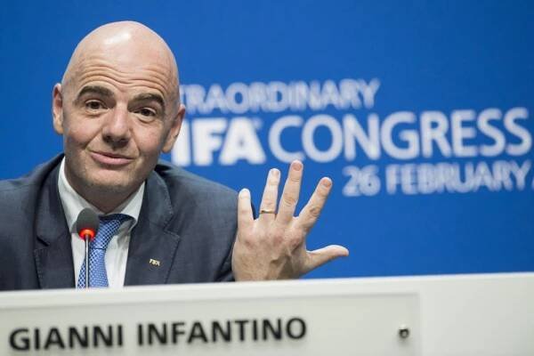Infantino měl pomáhat bohatým klubům k prominutí trestů, tvrdí Football Leaks