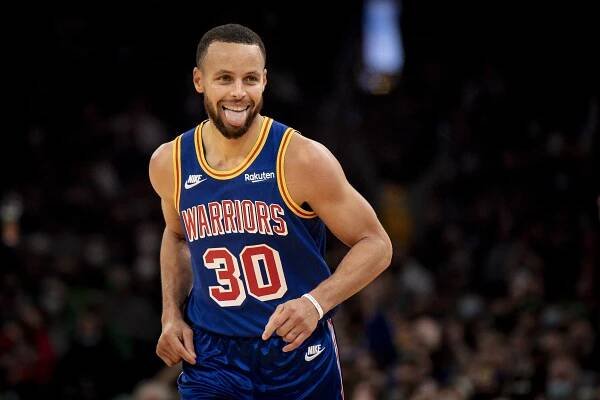 Watch Steph Curry Full Court Shots Video - Real or Fake?