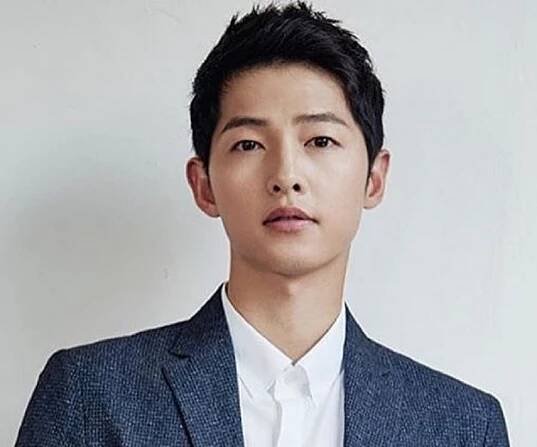 Song Joong-ki Biography - Facts, Childhood, Family Life & Achievements of South Korean Actor
