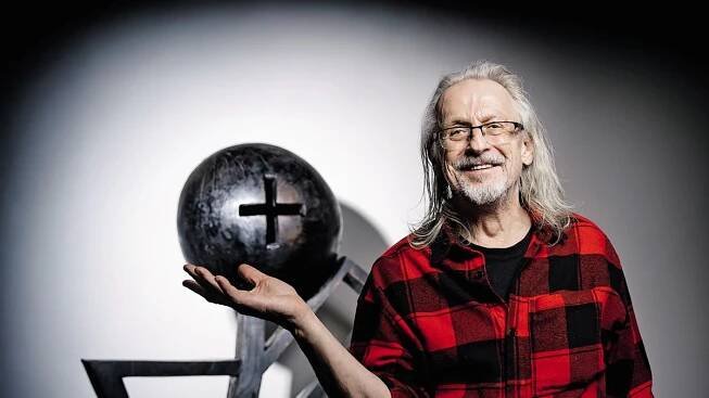 Sochař Stefan Milkov: Odpustit můžeš člověku, který po revoluci přišel a s pokorou se omluvil