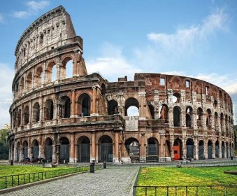 Stáhnout - Vstup do Kolosea, slavný starověký amfiteátr v Římě — Stock obrázek