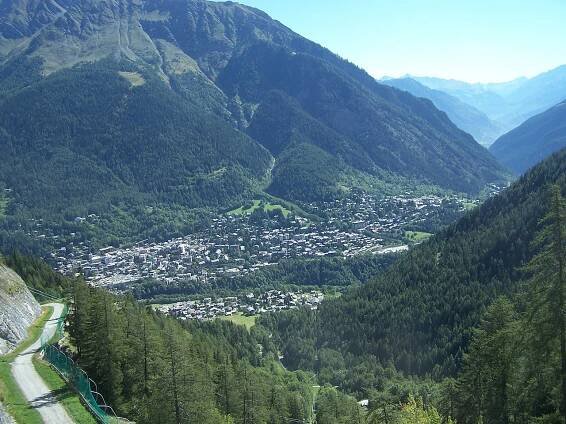 Soubor:Courmayeur.jpg – Wikipedie