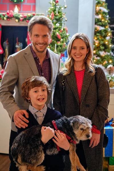 Jon Cor, Luke Roessler, Merritt Patterson - Picture a Perfect Christmas - Promo