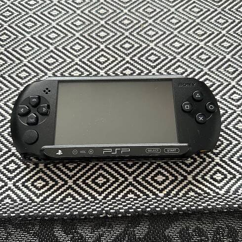 PSP Playstation Portable E1004 street - Počítače a hry