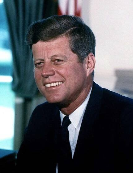 Množství léků, milenek, protekce v armádě. Kennedy měl mnohá tajemství