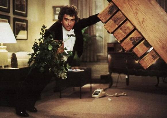 Nevěrně tvá - Z filmu - Dudley Moore