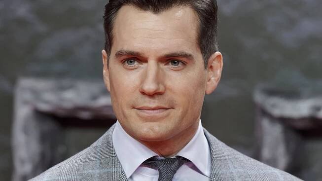 Henry Cavill oslavil Den otců jedinečným způsobem. Požádal fanoušky o cenné rady