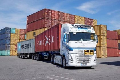 Volvo předalo elektrické nákladní vozidlo schopné převézt 74 tun