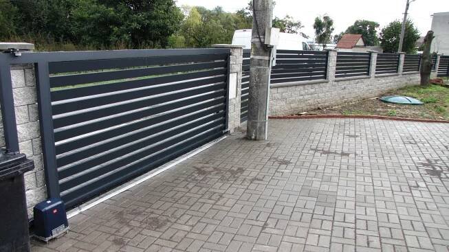Hliníkové oplocení domu TURF, Pečeňany | Novavisio.cz