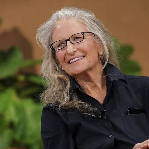 You'll never guess where Annie Leibovitz keeps her family portraits – the out-of-the-box placement is...