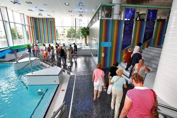 První den navštívilo nový pardubický aquapark tři a půl tisíce lidí, mezi nimi i vozíčkáři | Chrudimské noviny