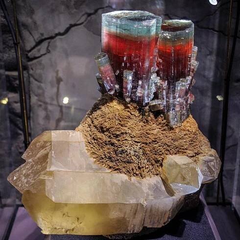 The Smithsonian Gem and Mineral Collection | Research & News 