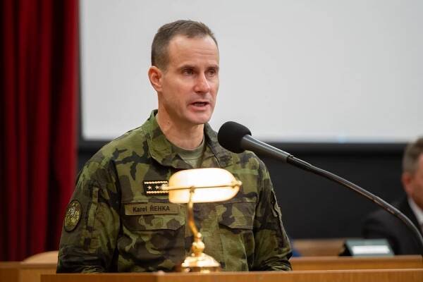 Náčelník Generálního štábu AČR generálporučík Karel Řehka při projevu