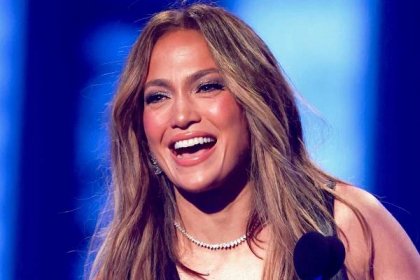 Jennifer Lopez's Ponytail Is Long Enough to See Itself Become the Villain — See Photo