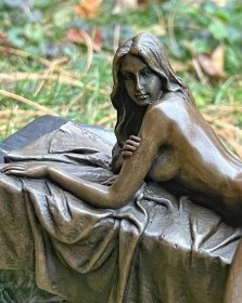 Bronzová socha - Ležící nahá žena 4 - undefined