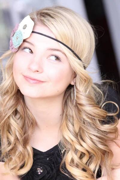 Stefanie Scott