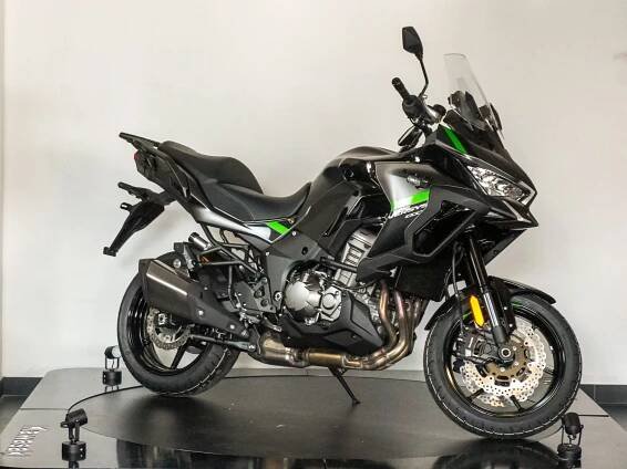 
								Kawasaki Versys 1000 full									
