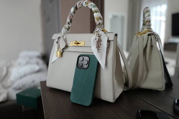 hermes_kabelka_satek_kozeny_kryt_iphone_pre_max